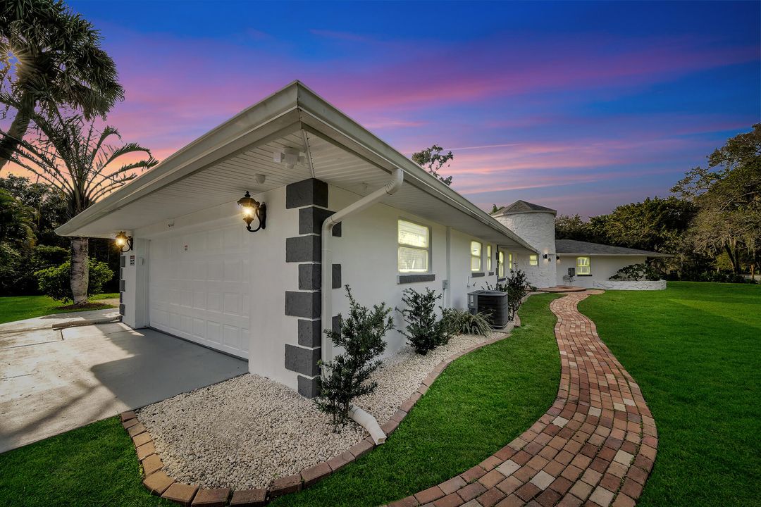 For Sale: $850,000 (4 beds, 2 baths, 2300 Square Feet)