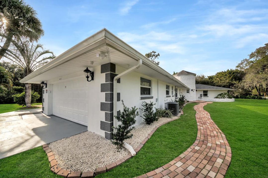 For Sale: $850,000 (4 beds, 2 baths, 2300 Square Feet)