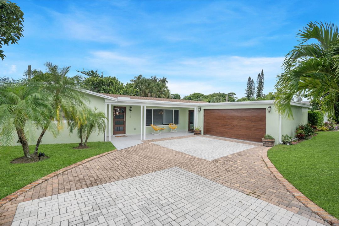 Recently Sold: $1,150,000 (3 beds, 2 baths, 1808 Square Feet)