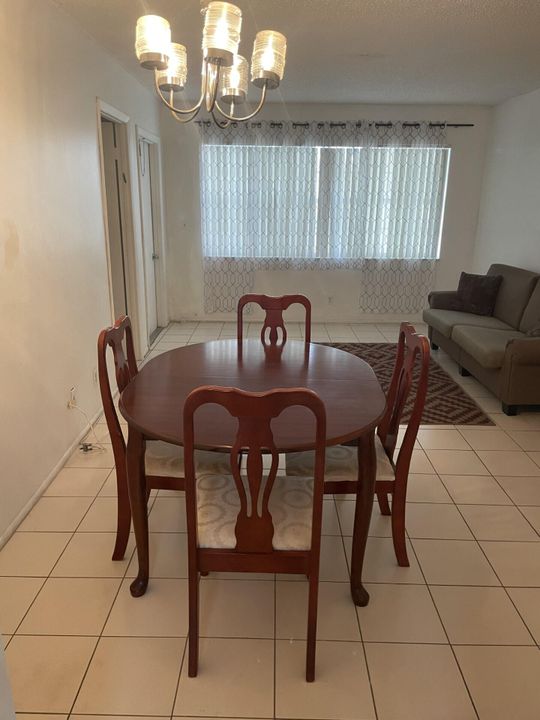 Vendido Recientemente: $1,250 (1 camas, 1 baños, 600 Pies cuadrados)