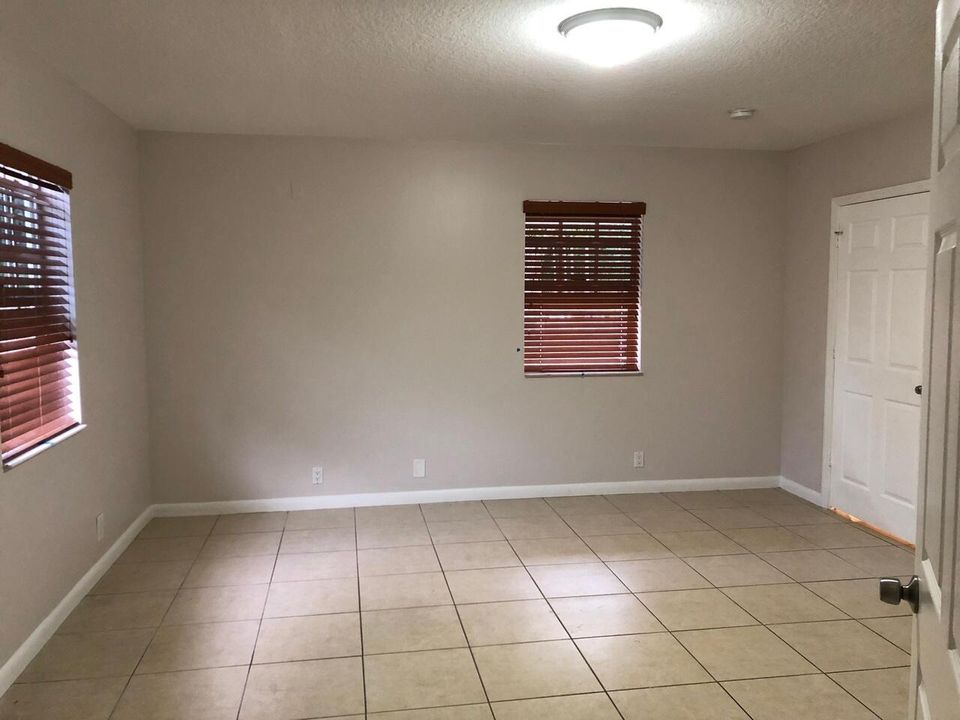 Active With Contract: $3,900 (5 beds, 2 baths, 2700 Square Feet)