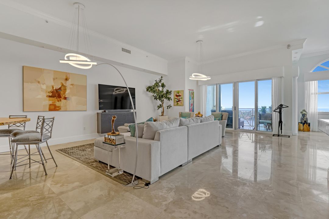 Active With Contract: $4,590,000 (4 beds, 4 baths, 3899 Square Feet)