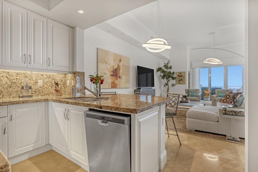 Active With Contract: $4,590,000 (4 beds, 4 baths, 3899 Square Feet)