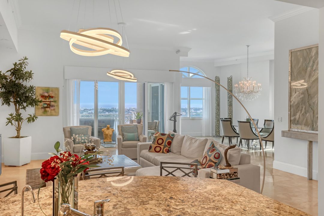 Active With Contract: $4,590,000 (4 beds, 4 baths, 3899 Square Feet)