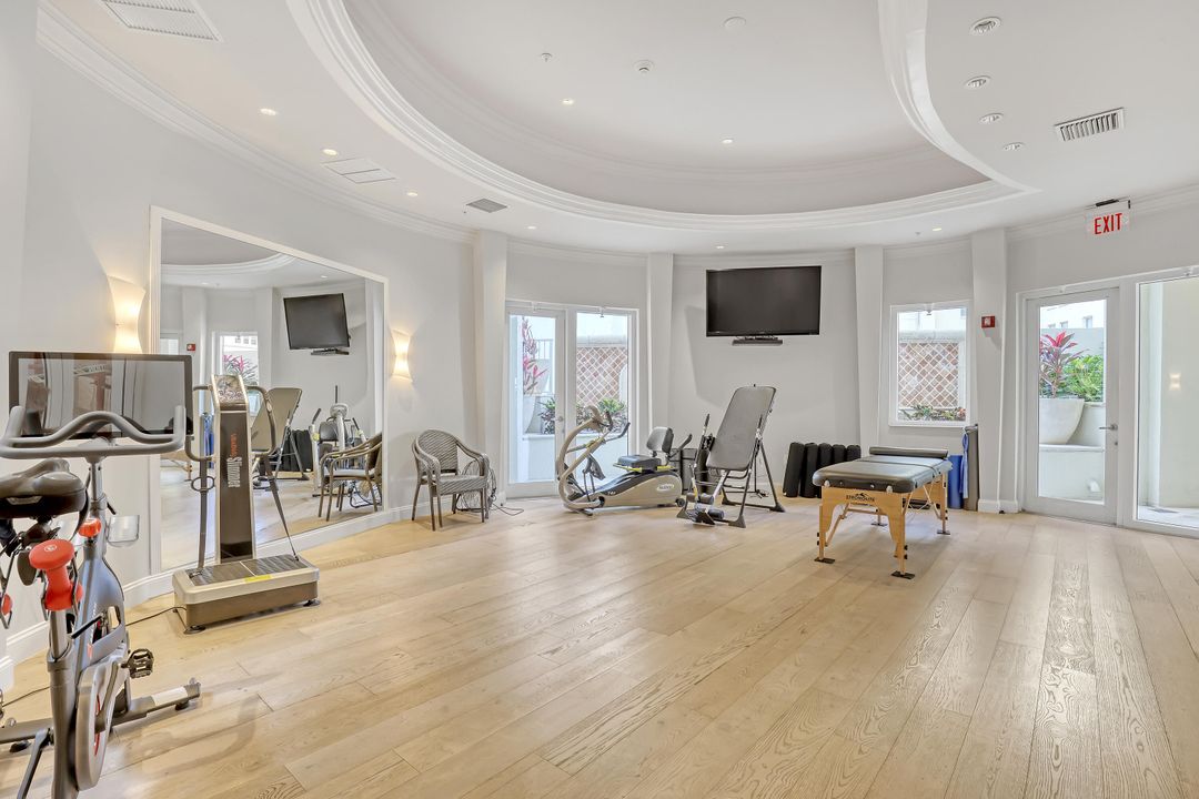 Active With Contract: $4,590,000 (4 beds, 4 baths, 3899 Square Feet)