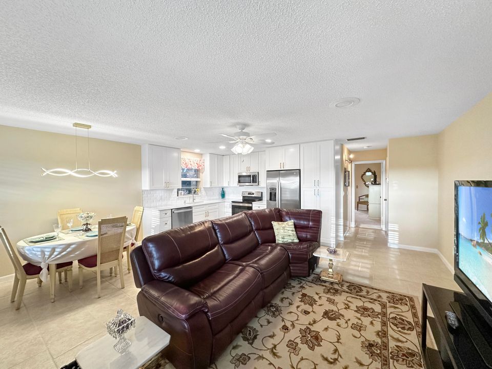 Active With Contract: $135,000 (1 beds, 1 baths, 750 Square Feet)