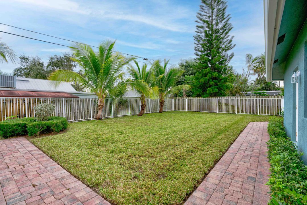 Active With Contract: $1,200,000 (4 beds, 3 baths, 2379 Square Feet)