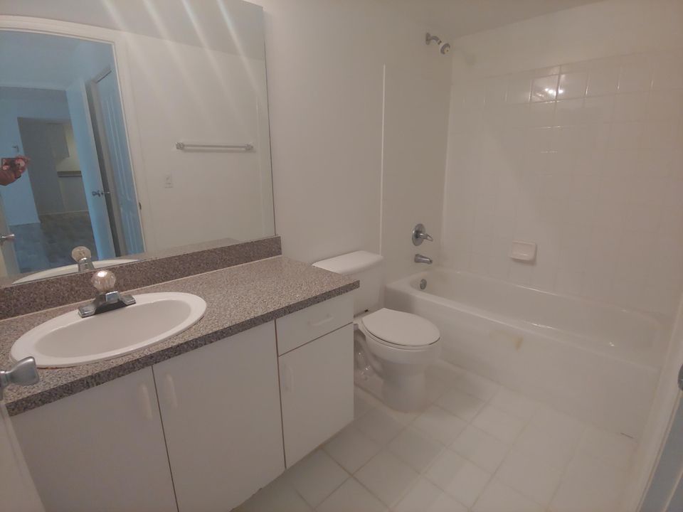 Active With Contract: $1,850 (2 beds, 2 baths, 1078 Square Feet)