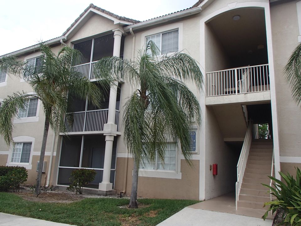 Active With Contract: $1,850 (2 beds, 2 baths, 1078 Square Feet)