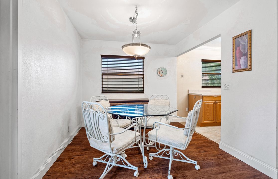 For Sale: $104,000 (2 beds, 2 baths, 880 Square Feet)