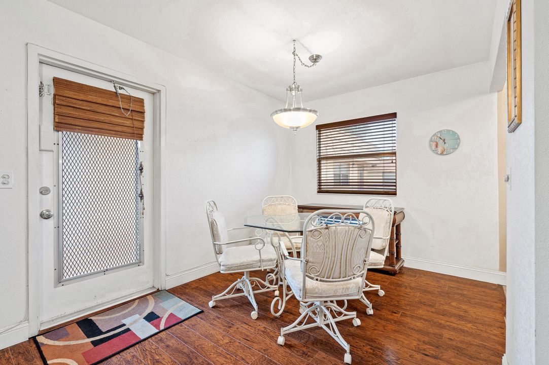 For Sale: $104,000 (2 beds, 2 baths, 880 Square Feet)