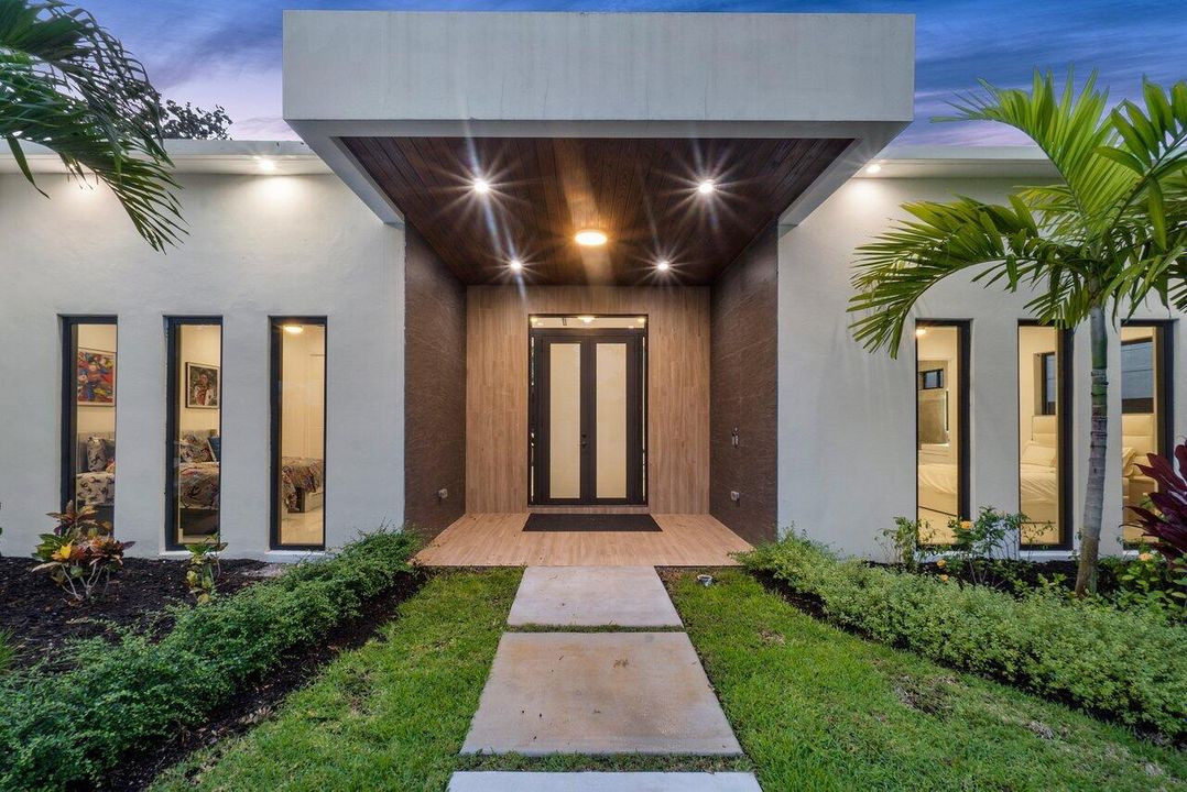 Recently Sold: $3,500,000 (4 beds, 3 baths, 3368 Square Feet)