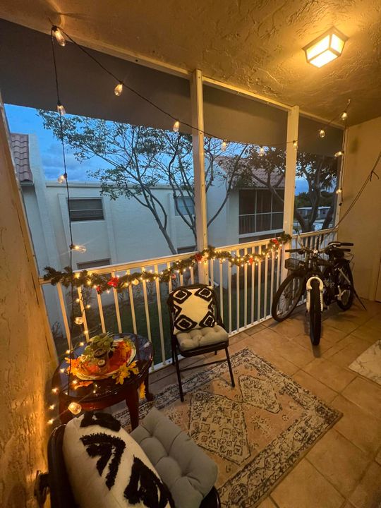 Active With Contract: $179,000 (1 beds, 1 baths, 800 Square Feet)