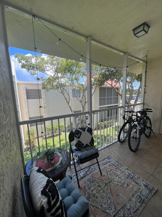 Active With Contract: $179,000 (1 beds, 1 baths, 800 Square Feet)