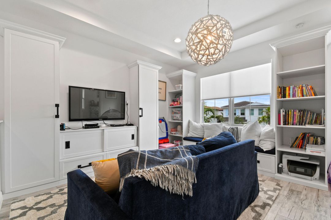 Active With Contract: $1,449,000 (3 beds, 3 baths, 2890 Square Feet)