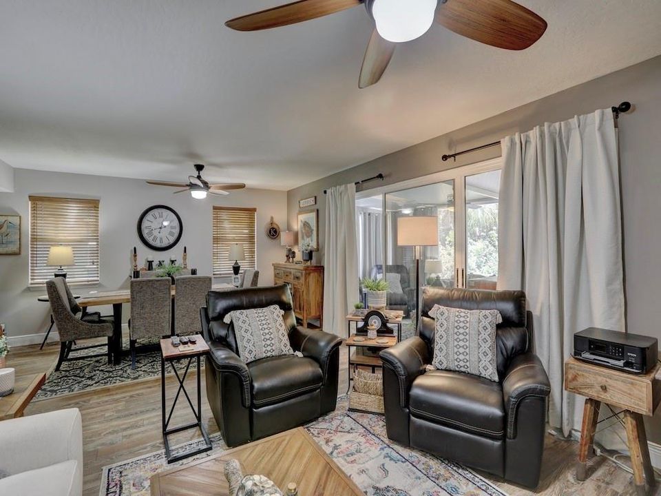 For Sale: $325,000 (2 beds, 2 baths, 1500 Square Feet)
