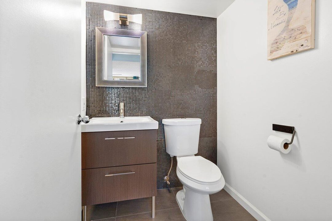 For Sale: $364,500 (2 beds, 2 baths, 1124 Square Feet)