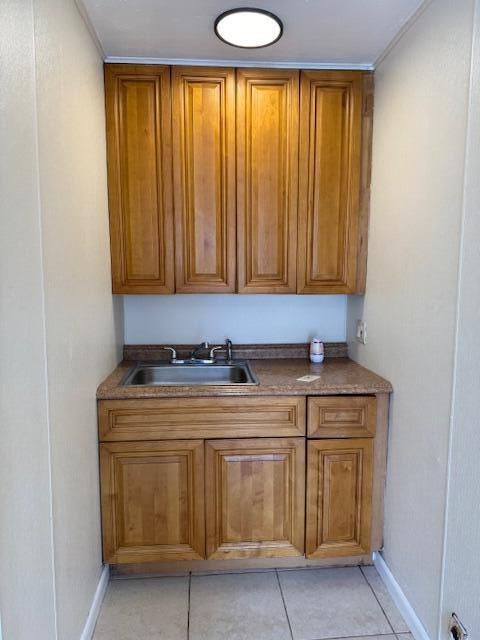 Active With Contract: $1,250 (1 beds, 1 baths, 500 Square Feet)
