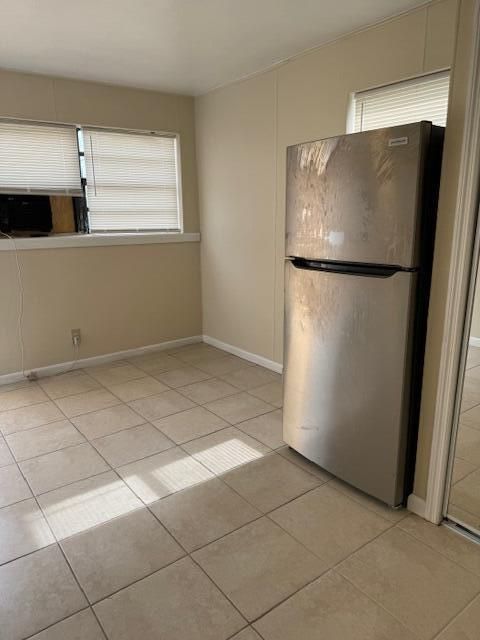 Active With Contract: $1,250 (1 beds, 1 baths, 500 Square Feet)