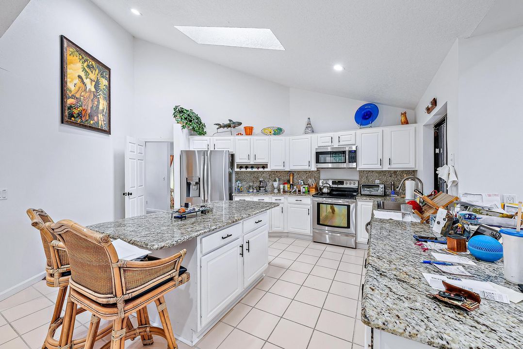 Active With Contract: $1,750,000 (3 beds, 2 baths, 2886 Square Feet)