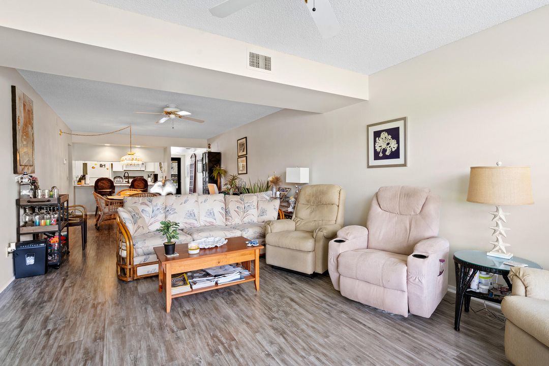 For Sale: $250,000 (2 beds, 2 baths, 1188 Square Feet)