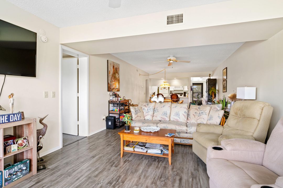 For Sale: $250,000 (2 beds, 2 baths, 1188 Square Feet)