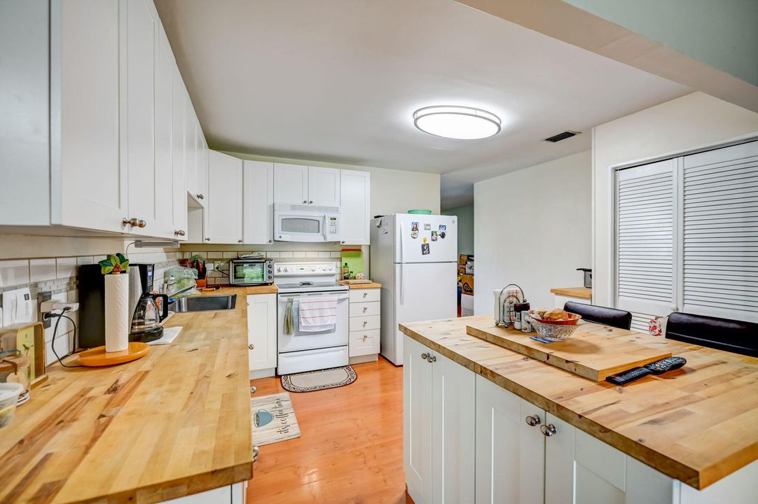 Active With Contract: $610,000 (3 beds, 2 baths, 1435 Square Feet)