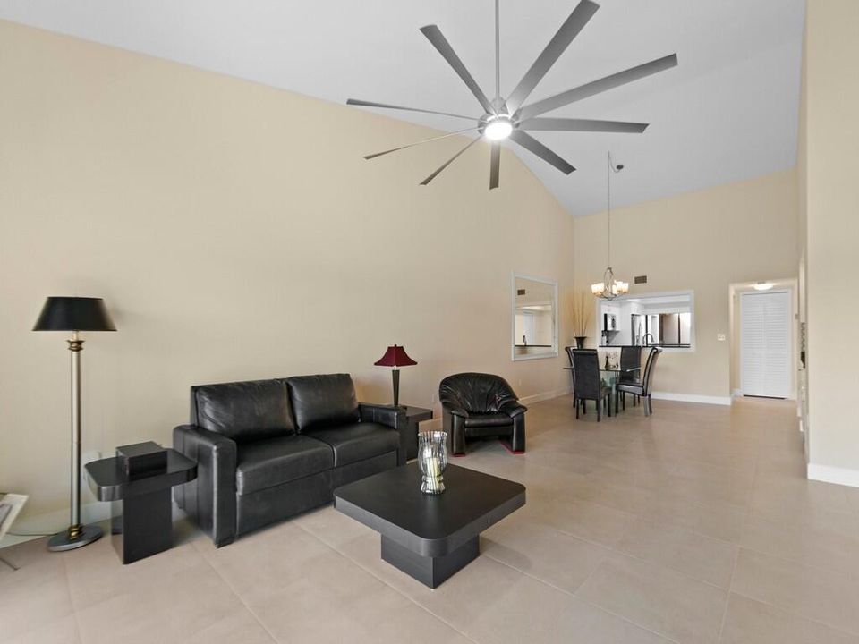 For Sale: $270,000 (2 beds, 2 baths, 1417 Square Feet)