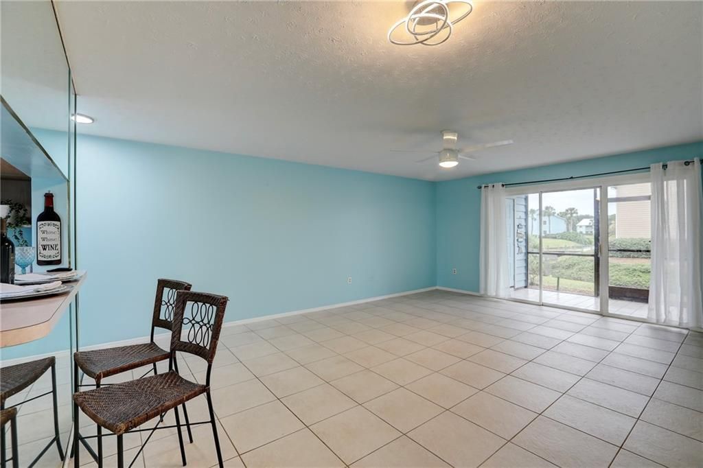 For Sale: $249,902 (2 beds, 2 baths, 1060 Square Feet)