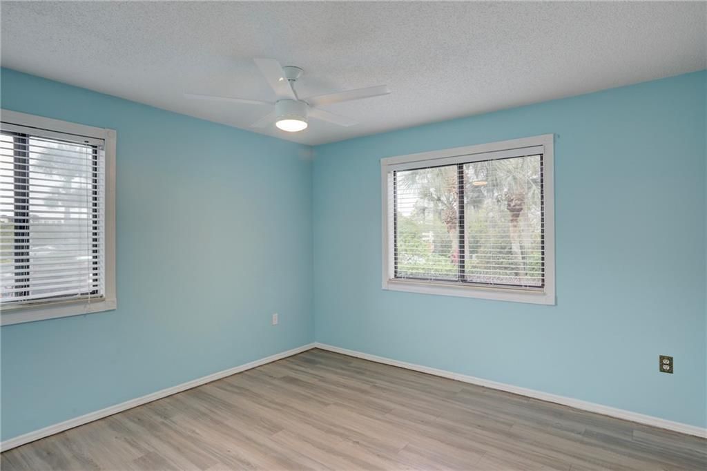 For Sale: $249,902 (2 beds, 2 baths, 1060 Square Feet)