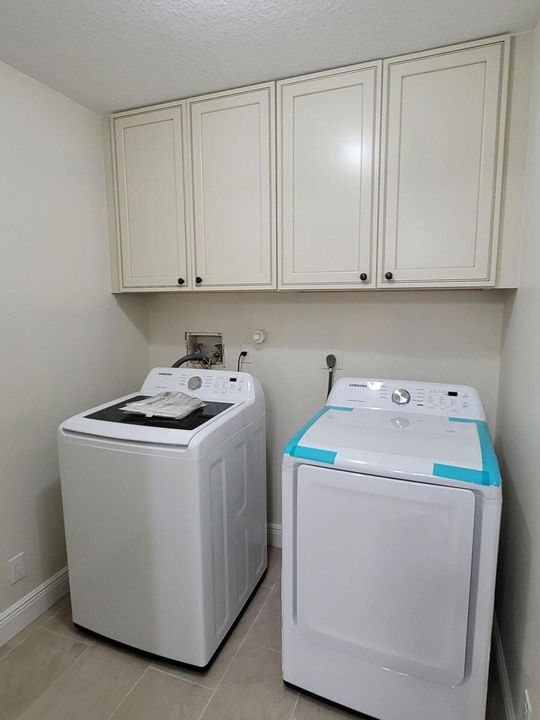 Active With Contract: $2,800 (2 beds, 2 baths, 1389 Square Feet)