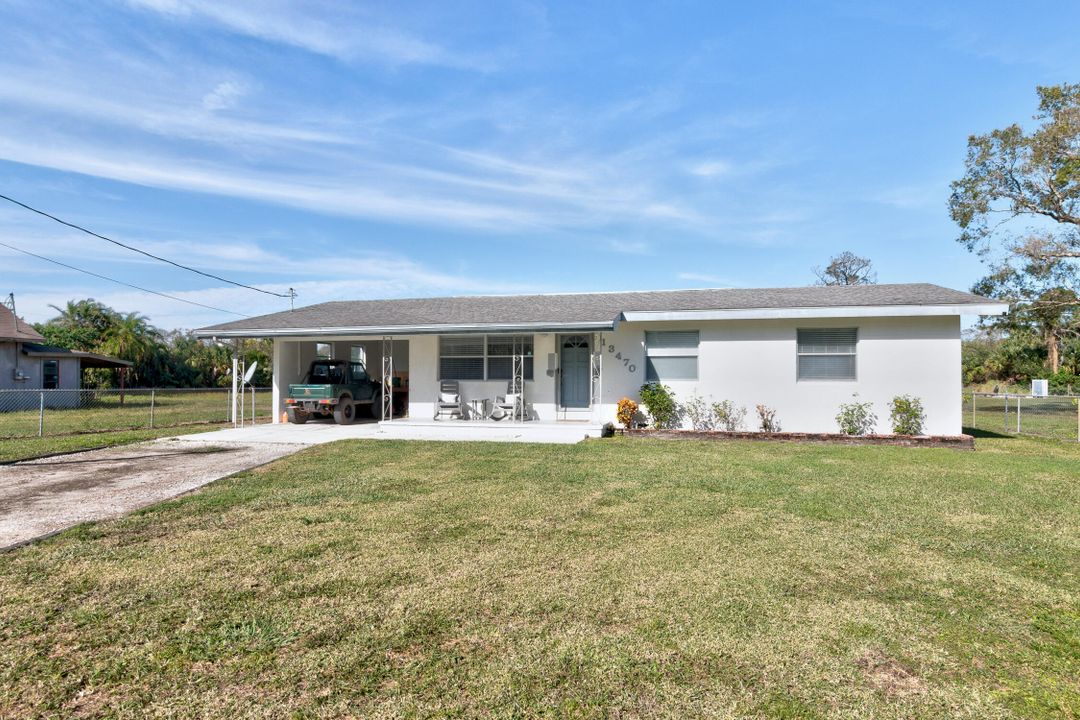 For Sale: $279,900 (3 beds, 2 baths, 1075 Square Feet)