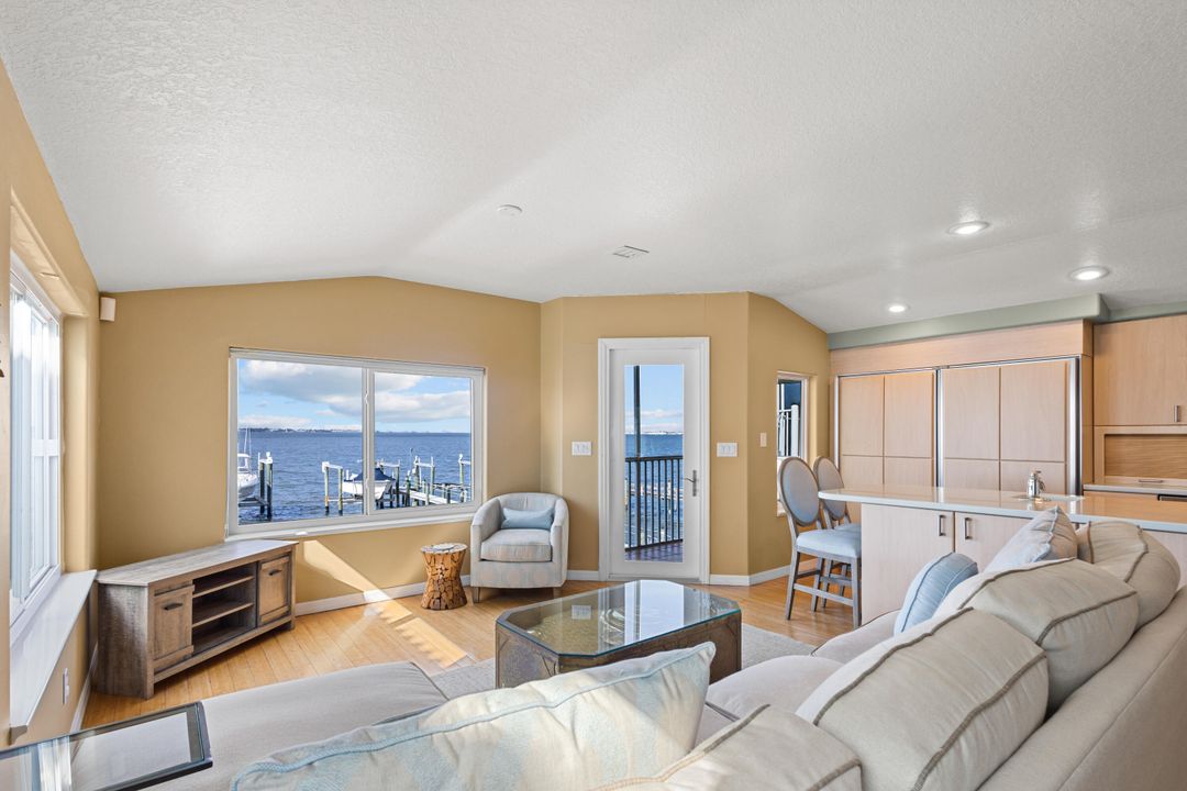 Active With Contract: $975,000 (2 beds, 2 baths, 1584 Square Feet)