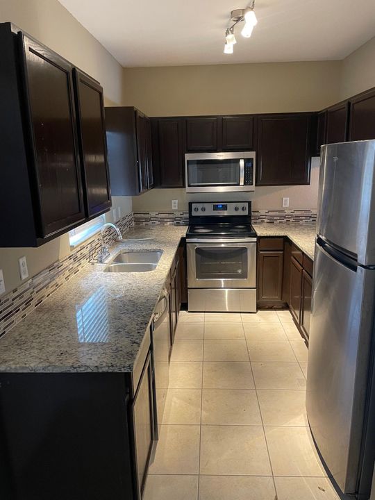 Active With Contract: $2,600 (3 beds, 2 baths, 1342 Square Feet)