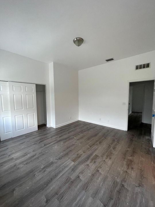 Active With Contract: $2,600 (3 beds, 2 baths, 1342 Square Feet)