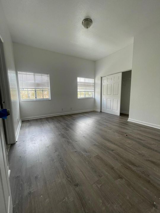 Active With Contract: $2,600 (3 beds, 2 baths, 1342 Square Feet)