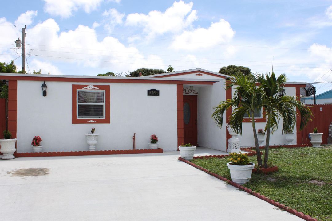 Recently Sold: $330,000 (3 beds, 2 baths, 1175 Square Feet)