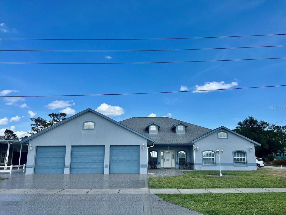 For Sale: $410,000 (3 beds, 2 baths, 3239 Square Feet)