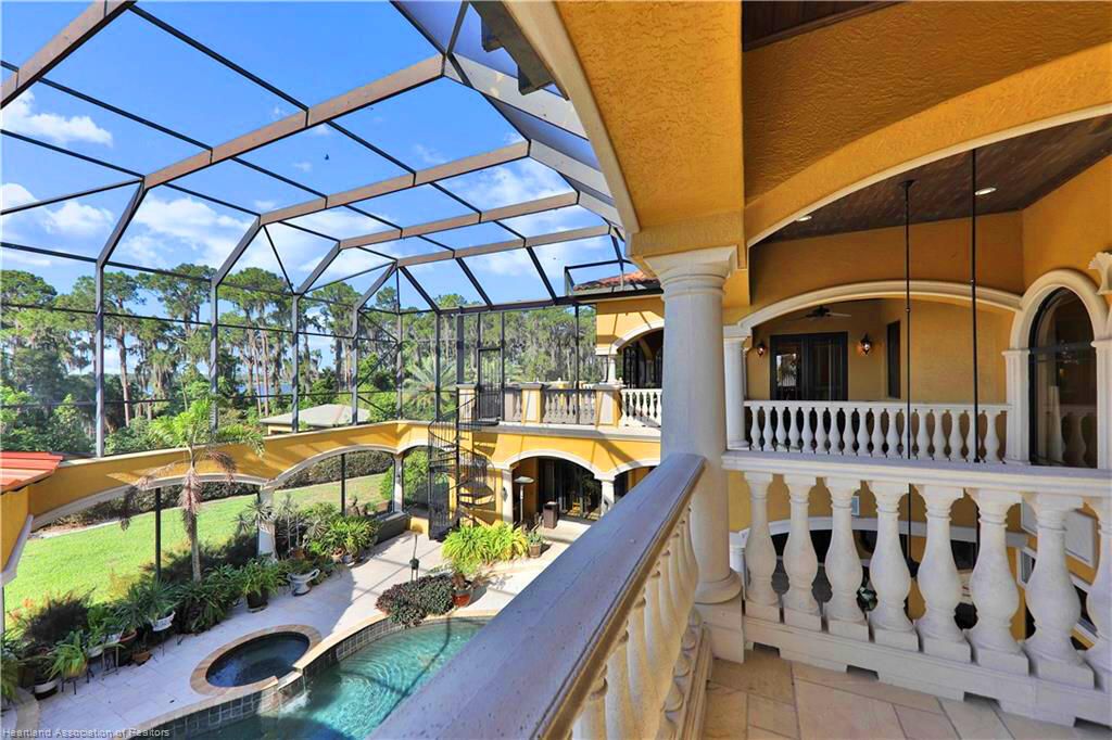 For Sale: $2,500,000 (5 beds, 6 baths, 8529 Square Feet)