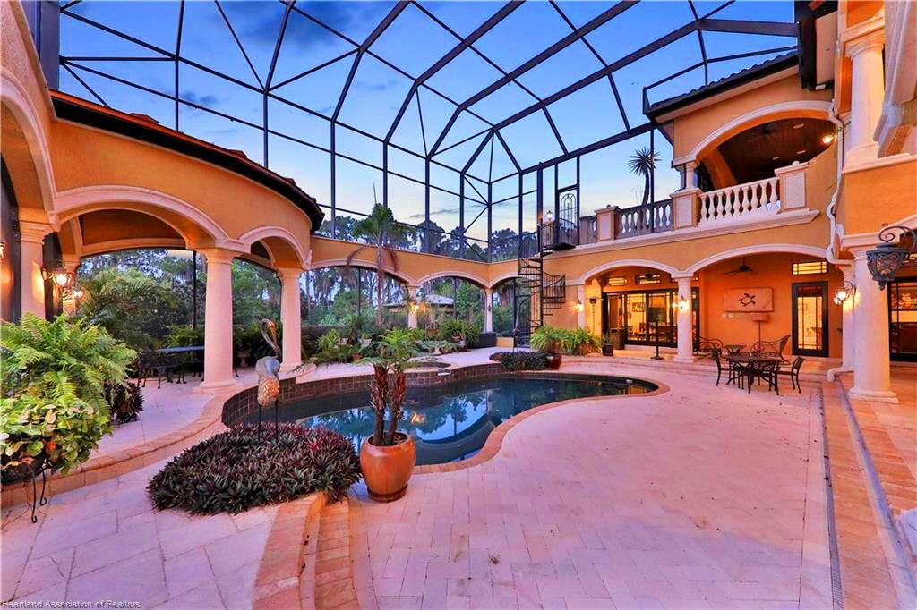 For Sale: $2,500,000 (5 beds, 6 baths, 8529 Square Feet)