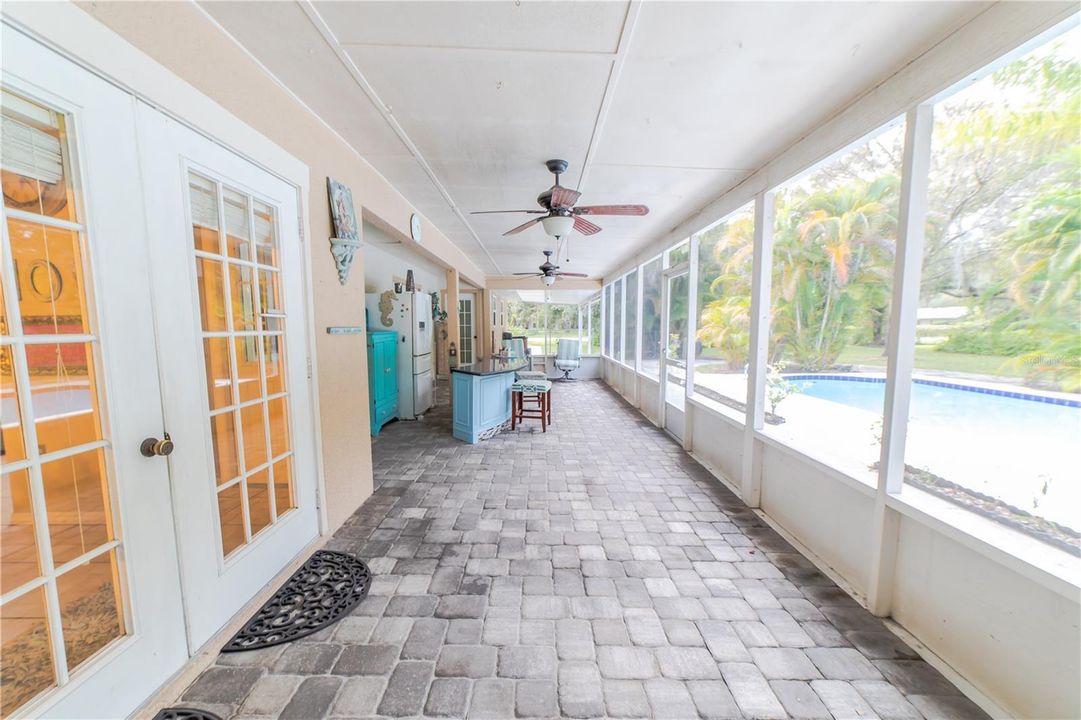 For Sale: $550,000 (3 beds, 2 baths, 2238 Square Feet)