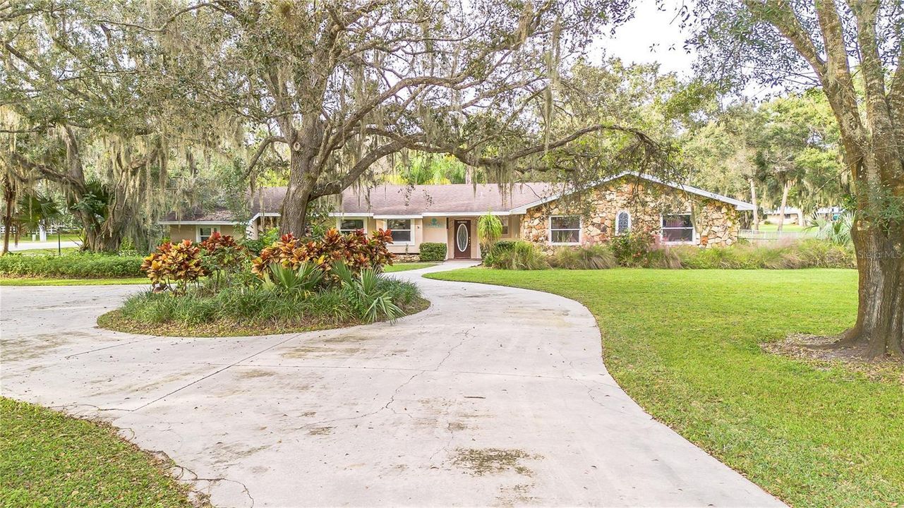 For Sale: $550,000 (3 beds, 2 baths, 2238 Square Feet)