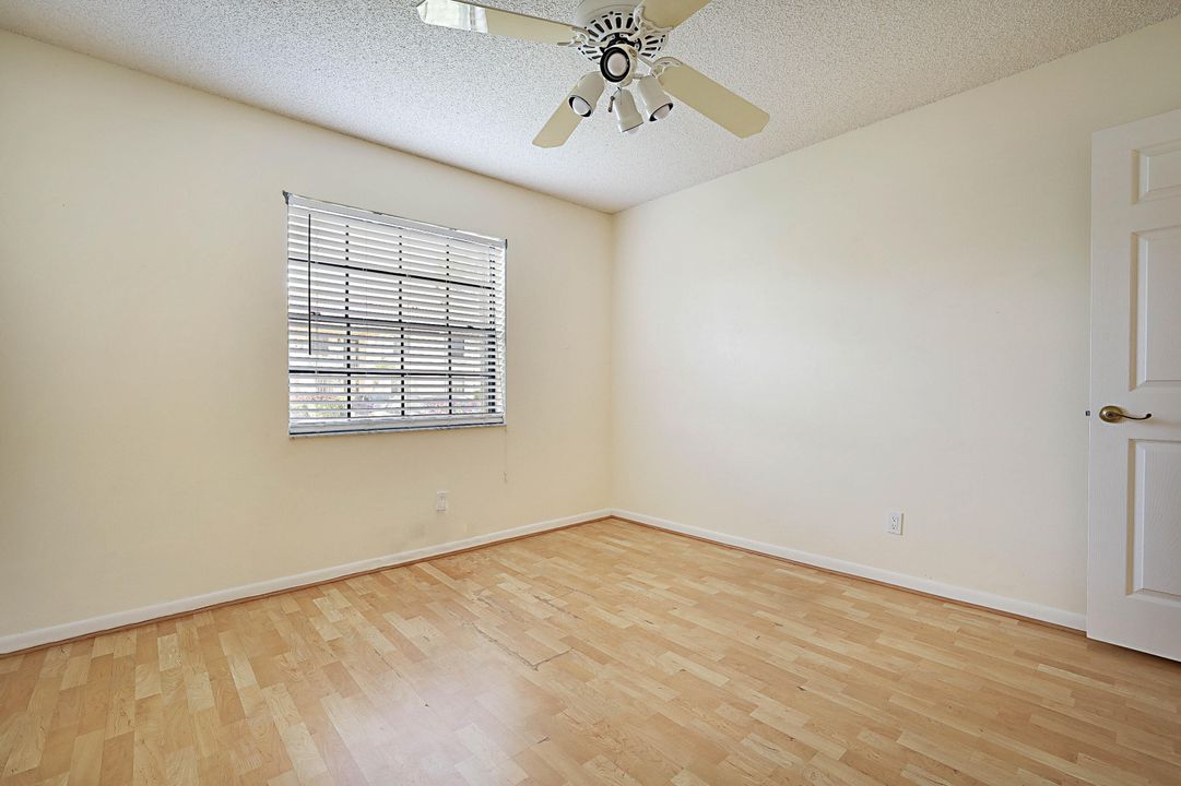 For Sale: $335,000 (2 beds, 2 baths, 1178 Square Feet)