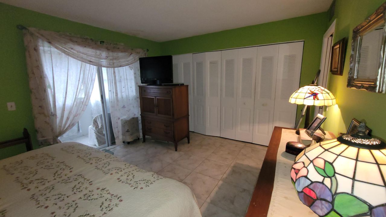 For Sale: $98,000 (1 beds, 1 baths, 684 Square Feet)