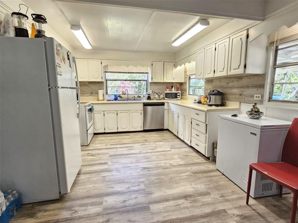 For Sale: $130,000 (3 beds, 2 baths, 1212 Square Feet)