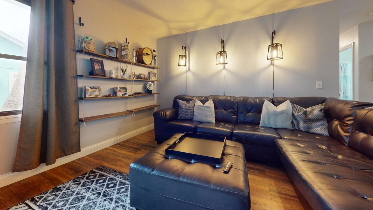 合同活跃: $420,000 (3 贝兹, 2 浴室, 2180 平方英尺)