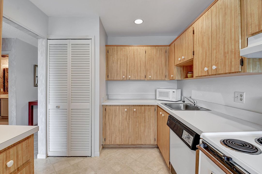 For Sale: $3,000 (2 beds, 2 baths, 1383 Square Feet)