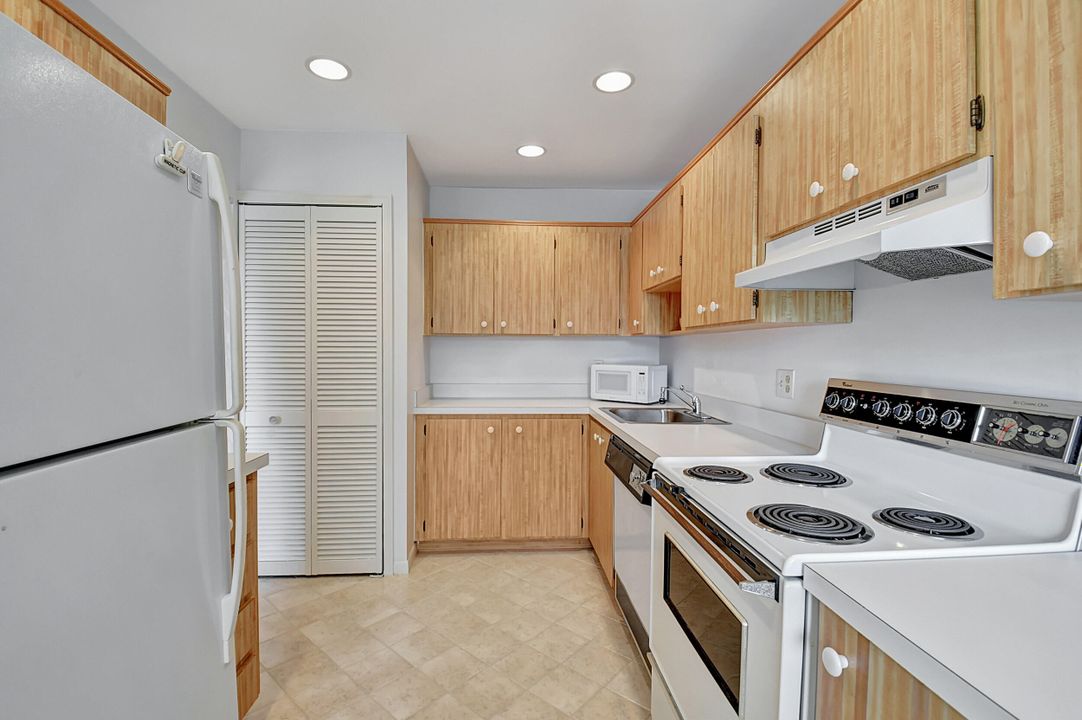 For Sale: $3,000 (2 beds, 2 baths, 1383 Square Feet)