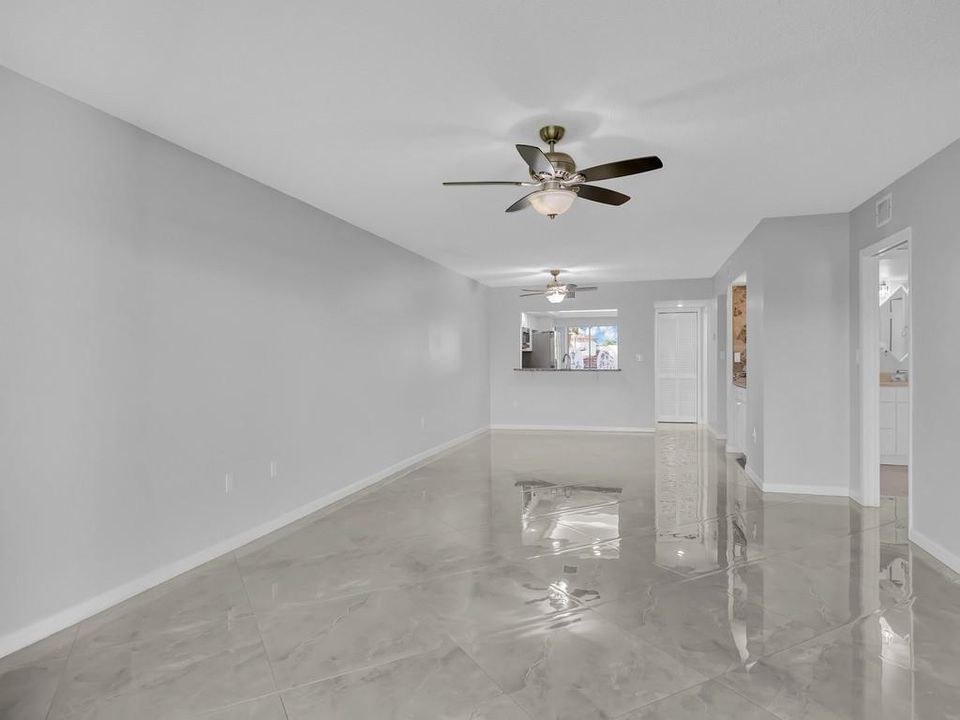 For Sale: $249,000 (2 beds, 2 baths, 1417 Square Feet)