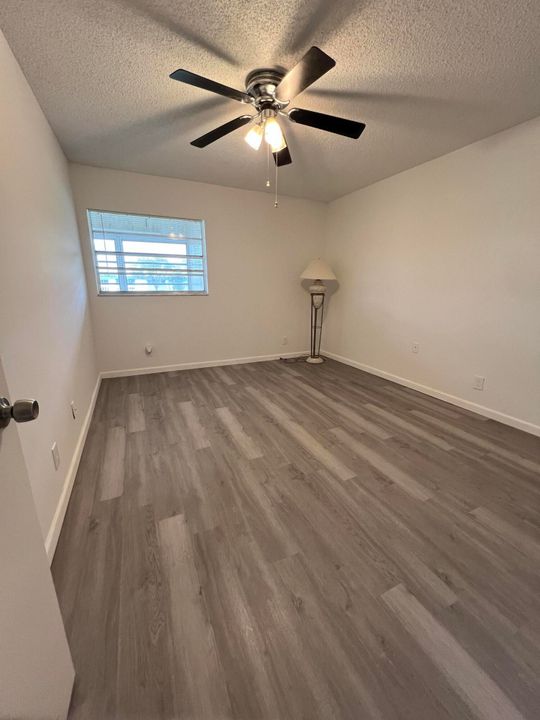 Active With Contract: $120,000 (2 beds, 2 baths, 868 Square Feet)